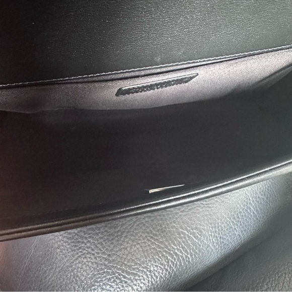 Chanel Boy Medium - Picture 3 of 15